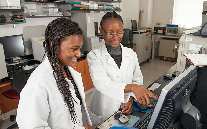 Two Ada Comstock Scholars in a science lab