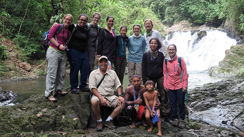 Neuroscience students in Panama