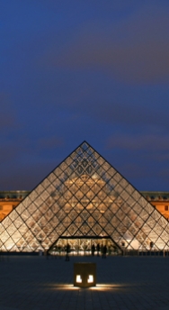The Louvre museum at night