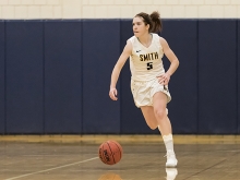 Smith basketball player Lauren Bondi '19